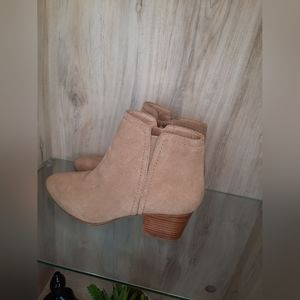 Aldo women suede boots size 8.5, 2" heels used like new